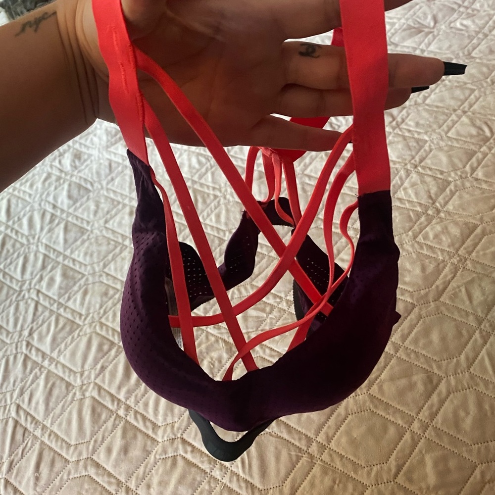 VICTORIAS SECRET Strappy Sports Bra